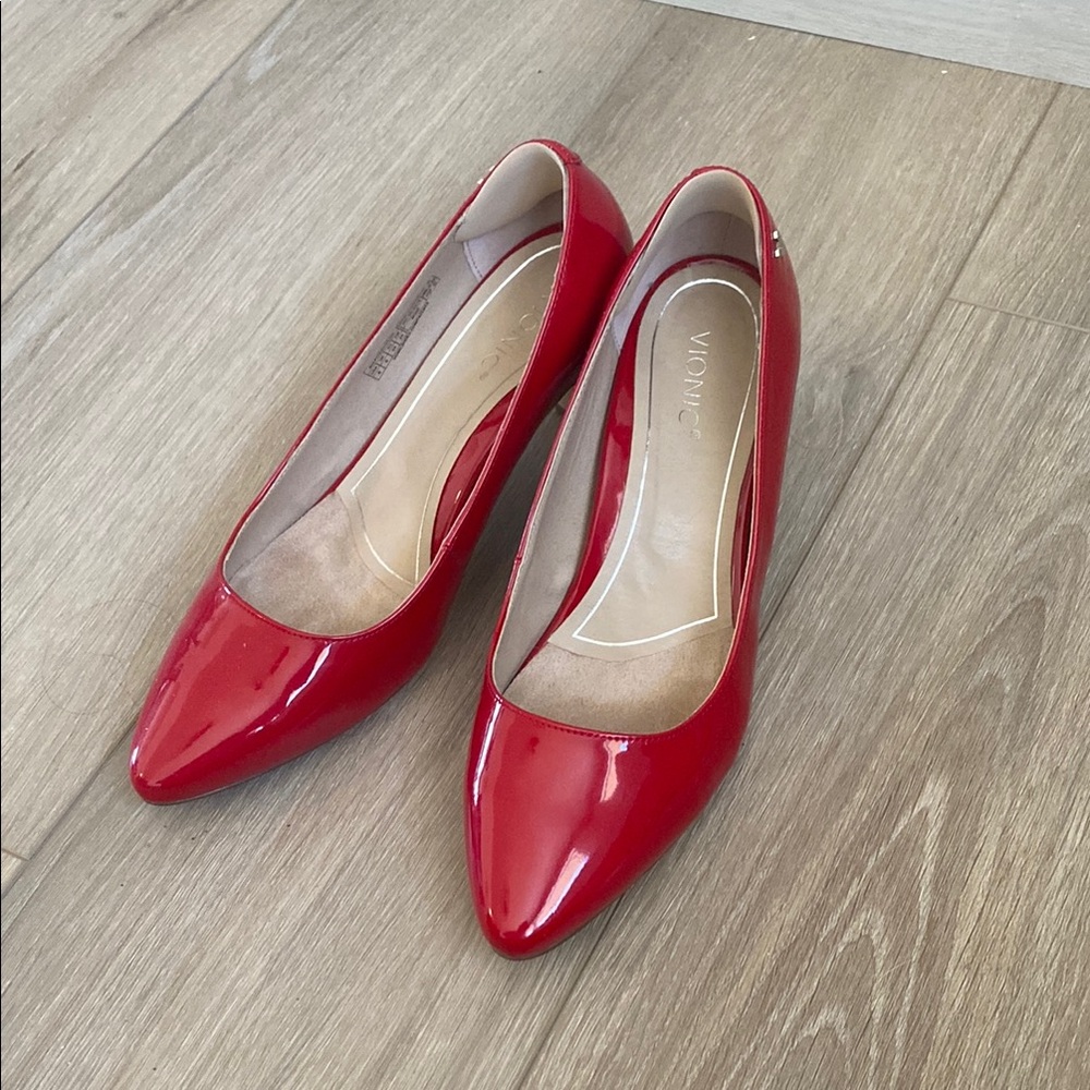 Vionic Women's Red Patent Leather Pumps